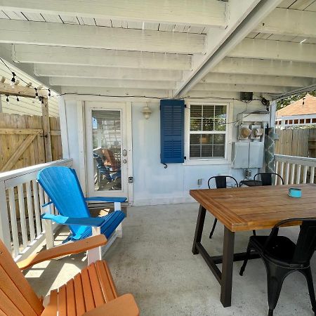 Seablue Cottage - Downstairs; 2 Blocks To The Beach Galveston Exterior foto